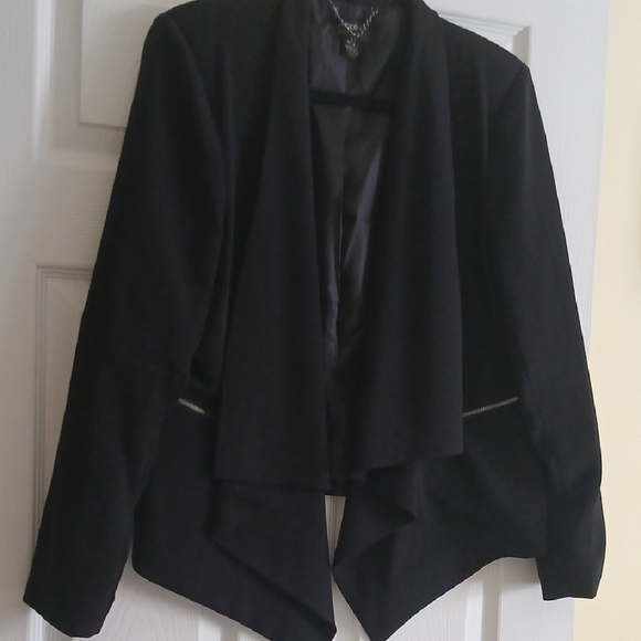 Sleek Black Shawl Collar Blazer - Picture 2 of 7